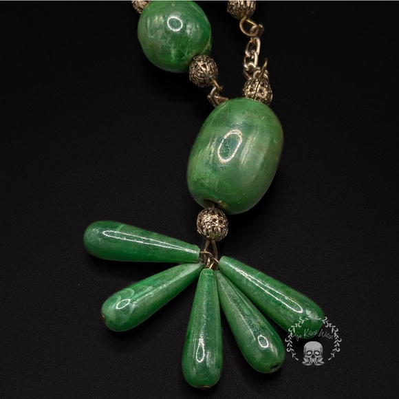 Vintage Unsigned Green and Gold toned Beaded Dangle Necklace - Picture 5 of 6